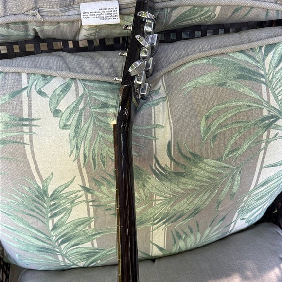 Les Paul Peewee Epiphone Electric Guitar in Black and Yellow - Picture 10 of 12